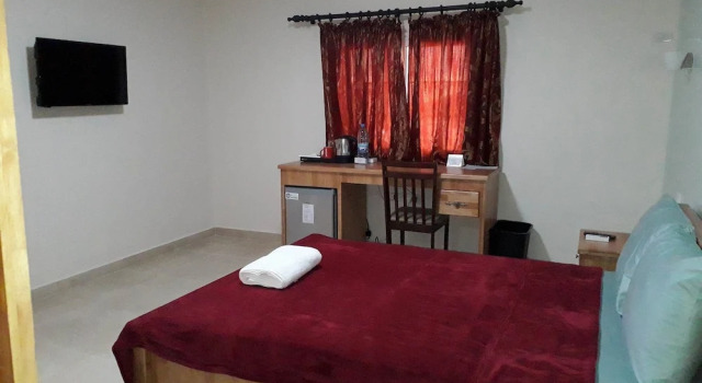 Atlantis Beach Hotel, Buchen Sie Hotel Monrovia Greater Monrovia