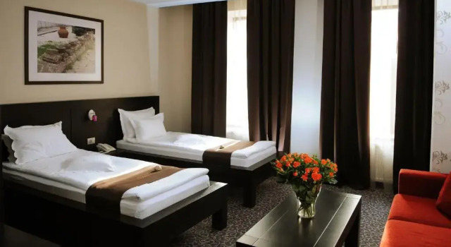 Полулюкс Hotel Cherica