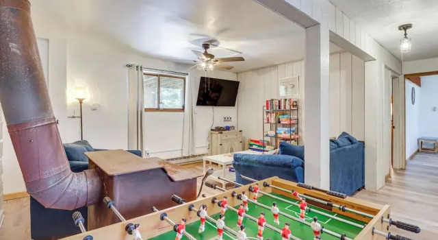 Коттедж Lovely Tobyhanna Getaway w/ Game Room & Fire Pit!