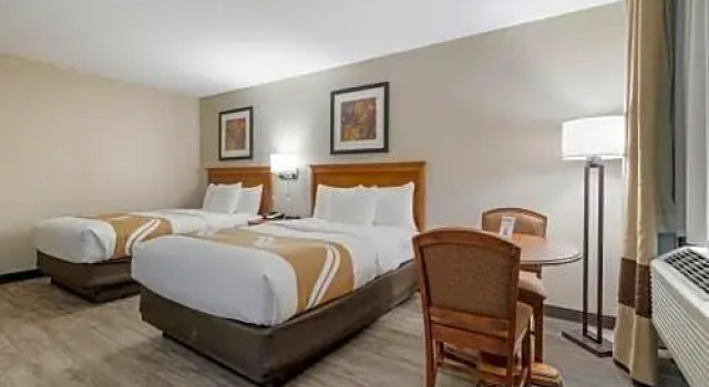 Bett im Wohnheim Quality Inn
