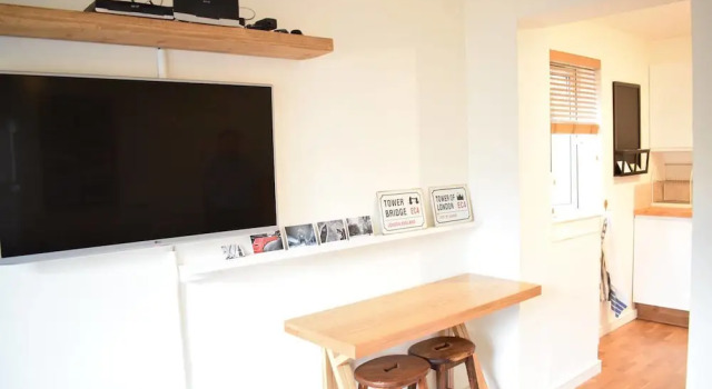 Modern Studio in Central London, Забронировать Апартаменты/квартира Лондон Большой Лондон, рядом с Roman Wall