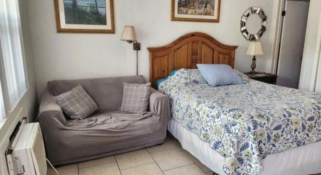 Silver Sands Motel
