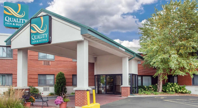 Кровать в общем номере Quality Inn & Suites Green Bay Downtown