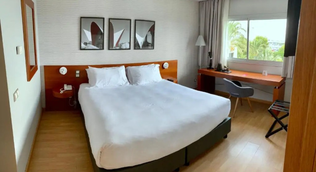 Двухместный номер с видом на бассейн Ramada by Wyndham Valencia Almussafes