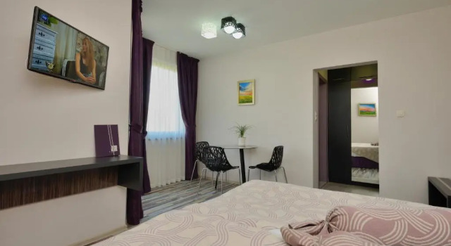 Balkonlu Ekonomi çift kişilik oda Apart Hotel Hello Hissar