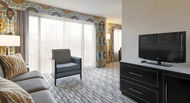 Четырёхместный люкс Holiday Inn Express Hotel & Suites Warwick-Providence Airport by IHG