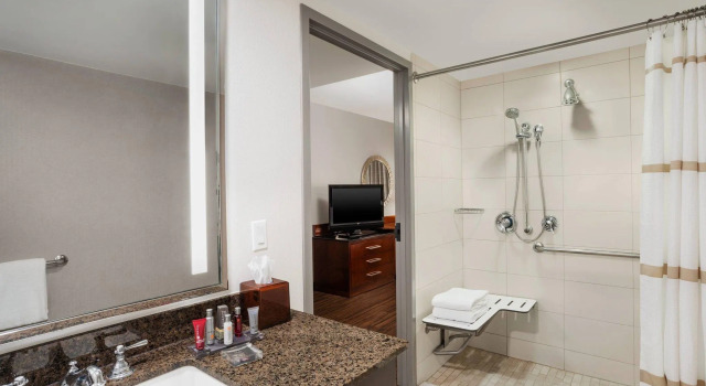 Четырёхместный номер Standard Lancaster Marriott at Penn Square