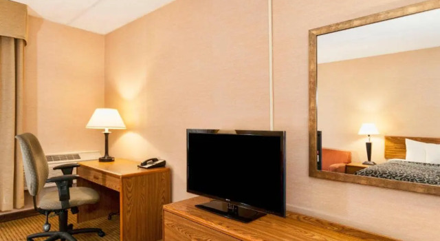 Номер Deluxe Days Inn by Wyndham Duluth Lakewalk