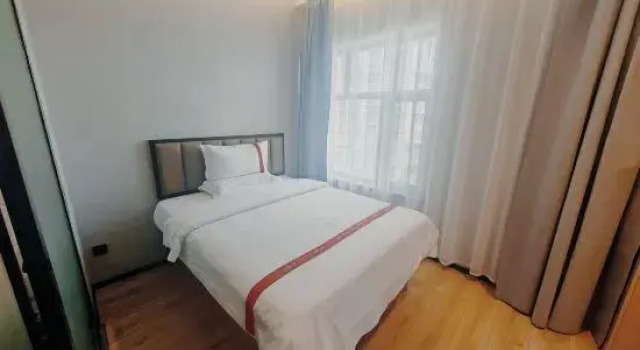 Люкс Business GreenTree Eastern Hotel (Urumqi Tianshan International Airport Xintianrun International Community)