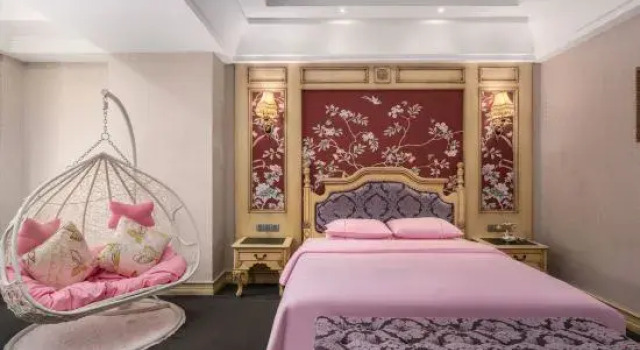 Кровать в общем номере (женский номер) Homeland International Hotel