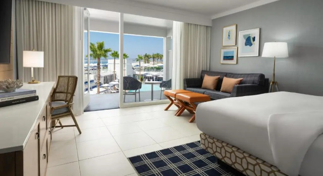 Двухместный номер Cabana с видом на бассейн Hotel del Coronado, Curio Collection by Hilton