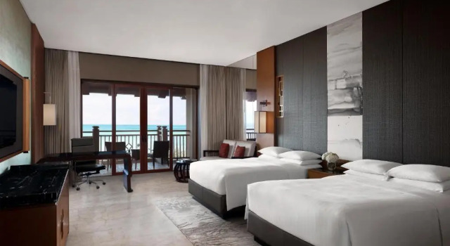 Четырёхместный номер Deluxe с видом на море Haikou Marriott Hotel