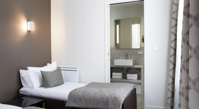 Четырёхместный номер Deluxe Hotel dEspagne