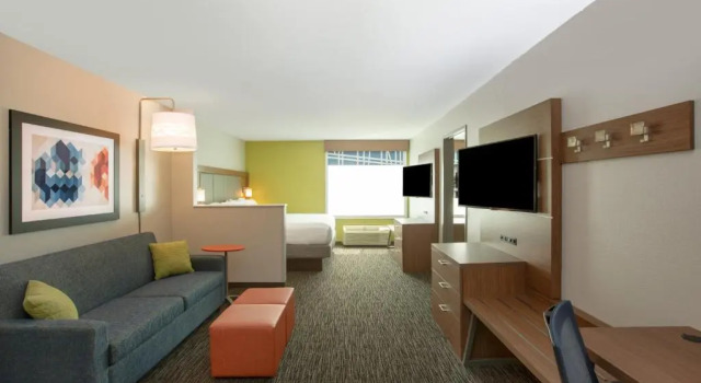 Люкс Holiday Inn Express Hotel & Suites Columbus by IHG