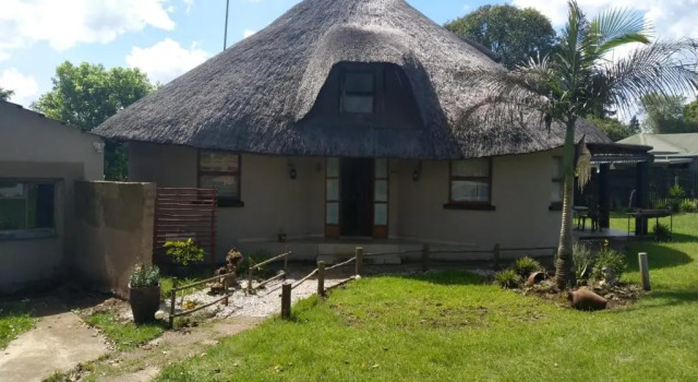 Thatched roof 4 bedroom house air-conditioned