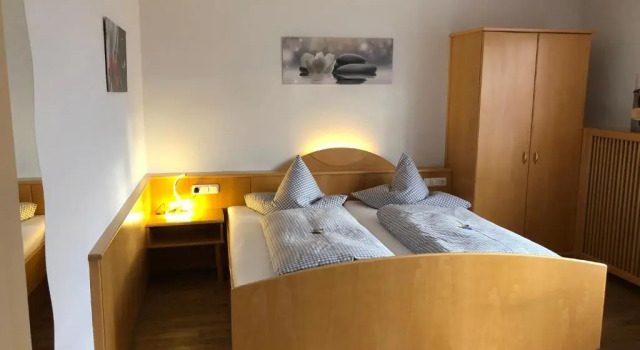 Hotel Goldener Greifen, Забронировать Отель Отели Донаувёрт 3 звезды, рядом с Käthe-Kruse-Puppenmuseum, 3*