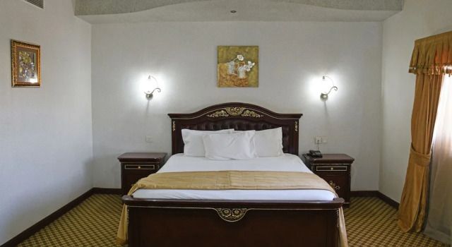 Camera Deluxe Imperial Royale Hotel