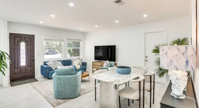 7 Mi Huntington Beach: Family Home w/ Patio!