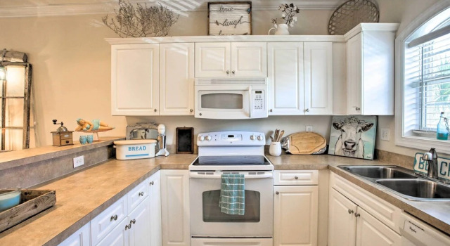 Апартаменты Little River Condo w/ Pool < 6 Mi to Beach!