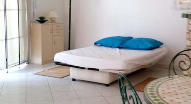 House With one Bedroom in Pujaut, With Wonderful Mountain View, Furnis, Rezerwuj Hotel Pujaut Gard