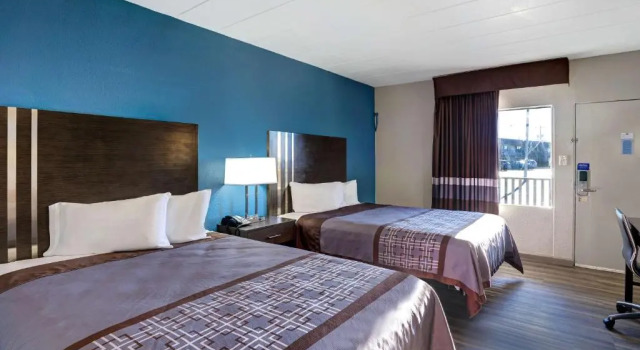Четырёхместный номер Deluxe Motel 6 Burlington