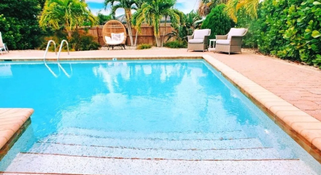 Serenity By The Shore - 3 Br Home, Book Lejlighed Hoteller i North Naples med pool, Swimmingpool