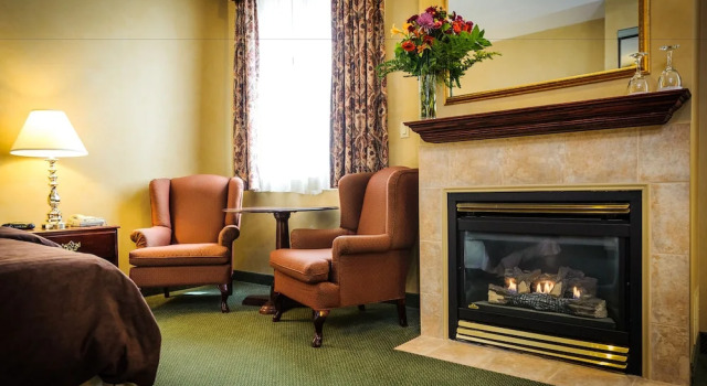 Двухместный люкс Peterborough Inn & Suites Hotel