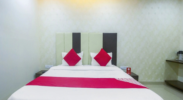 OYO 15982 Hotel Samrat Palace, Забронировать Отель Отели штата Махараштры с завтраком, Завтраки