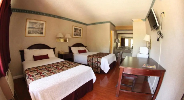 Четырёхместный номер Standard Anaheim Maingate Inn