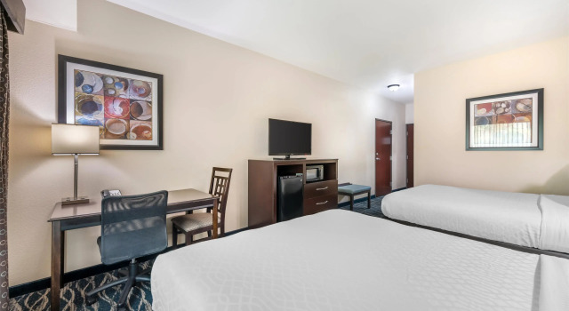 Четырёхместный номер Standard Best Western Plus Eastgate Inn & Suites
