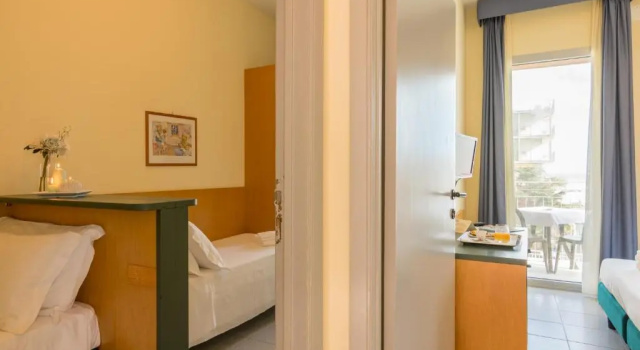 Четырёхместный номер Standard с балконом Hotel Sole