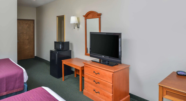 Четырёхместный номер Standard Americas Best Value Inn Wiggins