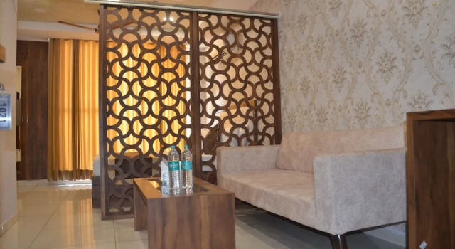 Hotel Maharani Regency, Rezerwuj Hotel Panchkula Delhi