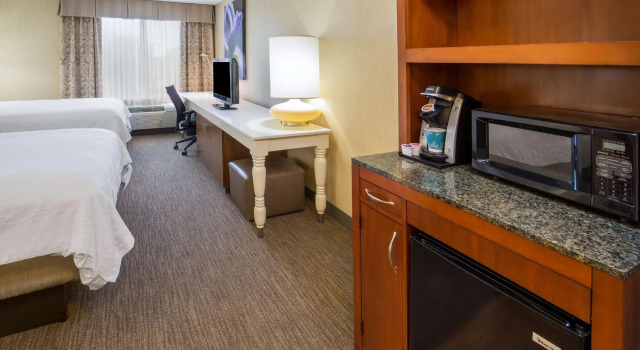Четырёхместный номер Standard Hilton Garden Inn Folsom