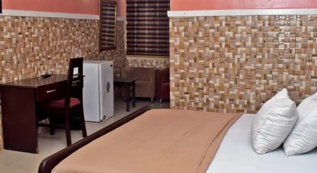 Camera Executive Owee Suites