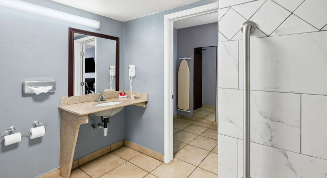 Двухместный номер Accessible Standard SureStay Plus Hotel by Best Western Lubbock Medical Center