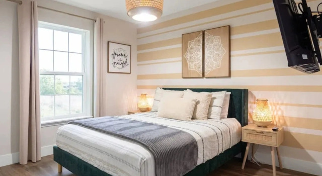 Коттедж New Listing - Modern Decor 4 BR Townhouse