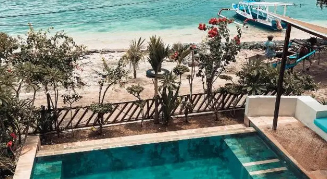 Serenity Luxurious Beachfront Villa & Spa with private Infinity Pool, 8 Guests, Book Resort Gili Air 