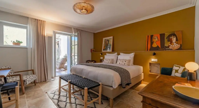 MARCELLE EN CAMARGUE - intra muros - piscine et jardin - petit déjeuner compris, Book Hotel Hotels in Camargue with a Pool, Swimming Pool