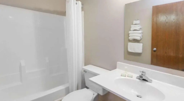 Четырёхместный номер Standard Super 8 by Wyndham Michigan City