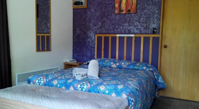 Студия Larchwood Motel