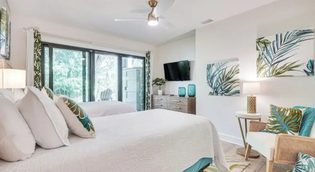 Luxe Tropical Resort Escape - Beaches Nearby!