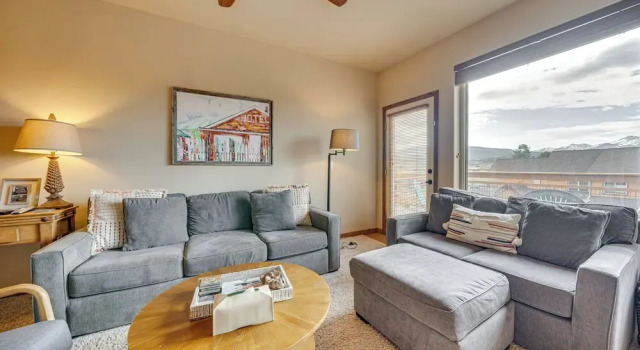 6 Mi to Winter Park Resort: Townhome w/ Hot Tub!