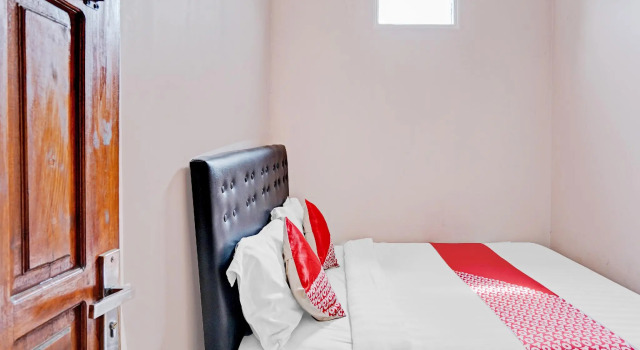 Standard- dobbelt værelse OYO 90234 Dhoho Family Guest House