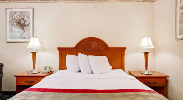 Двухместный номер Standard Ramada by Wyndham Cleveland Airport West
