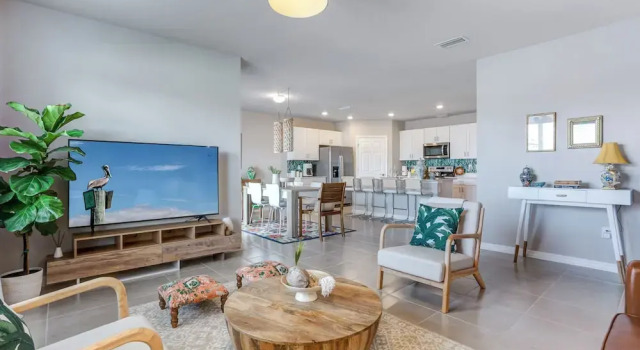 Modern Family Home w/ Patio & Yard in Cape Coral!, Забронировать Дом для отпуска Виллы Кейп-Корал, Вилла