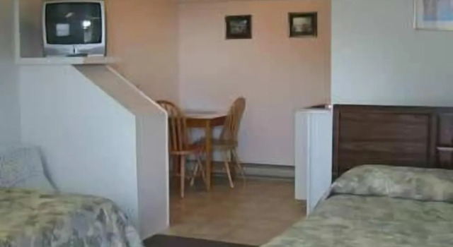 Люкс с 2 комнатами с балконом Hillside Motel