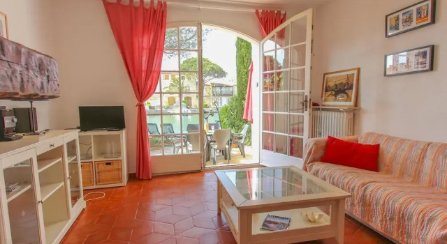 Коттедж Pleasant Holiday Home in Port Grimaud With Garden