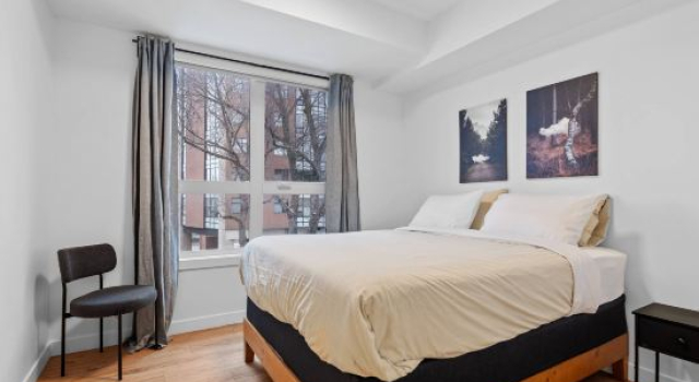 Апартаменты Luxurious Large 3 Bedroom Loft Saskatchewan Drive