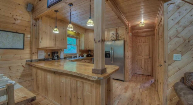 Sweet Seclusion by Escape to Blue Ridge, Book Hotel Hoteller i Morganton med parkering, Parkering